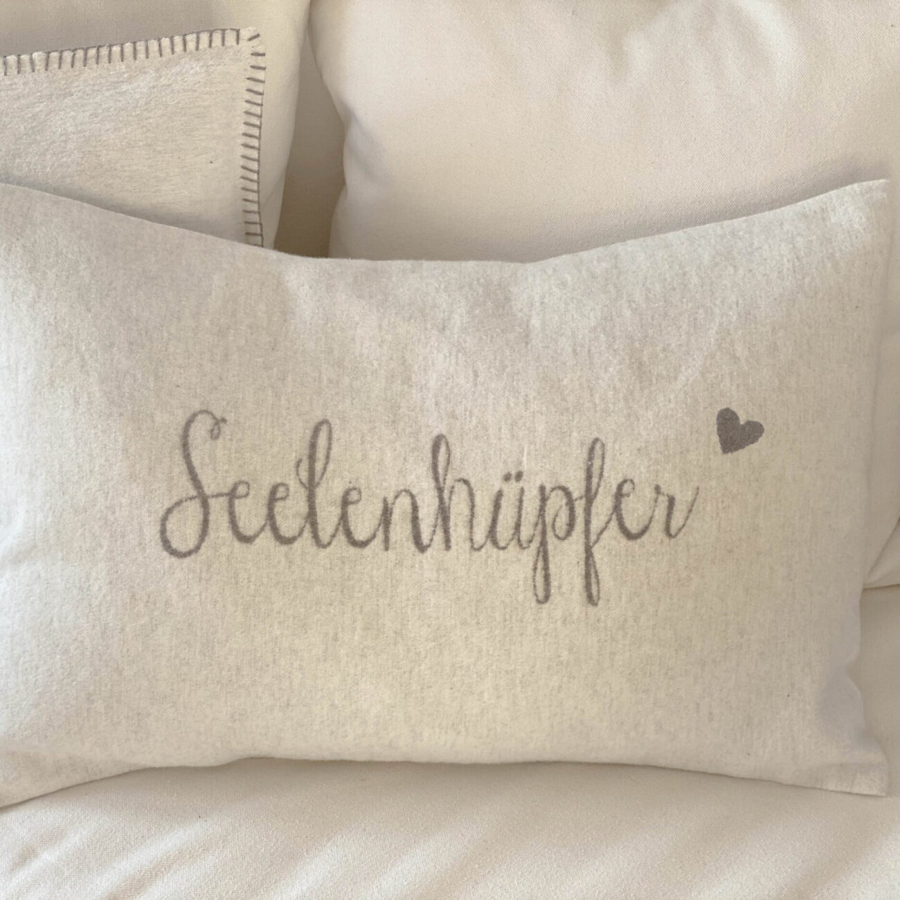 Gartenfenster "Seelenhüpfer" Kissen 40x60 cm wollweiss/schlamm