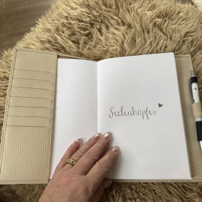 Keine Schwester Notizbuch mit Lederhülle