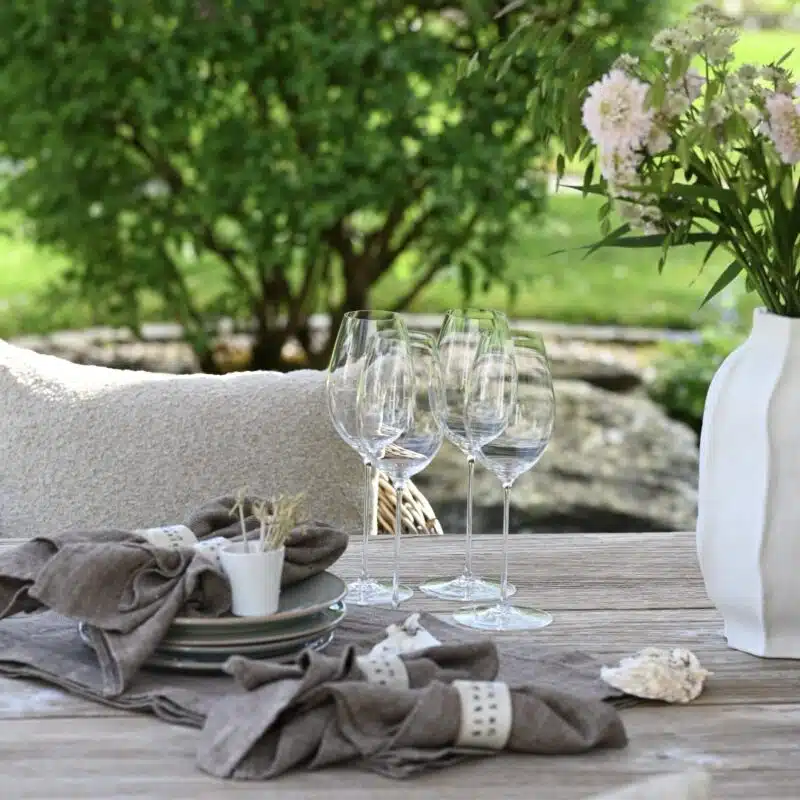 Leinen Tischwäsche aus dem Gartenfenster